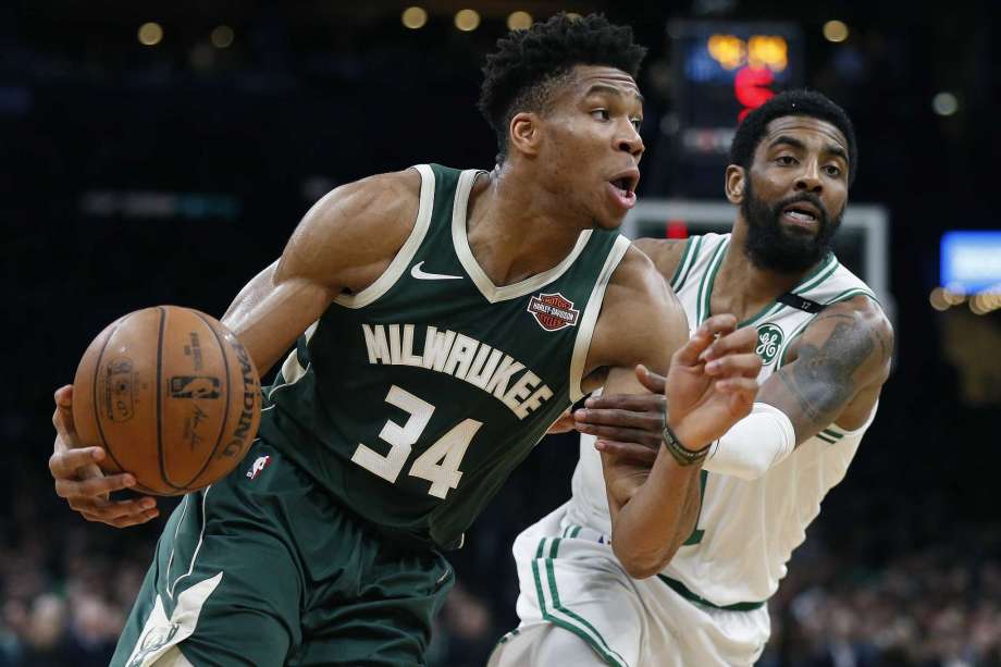 Giannis Lead Bucks to Game 3 Win on Road