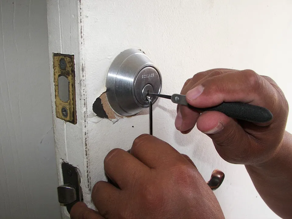 12 Helpful Ways Finding an Affordable Locksmith in Milwaukee