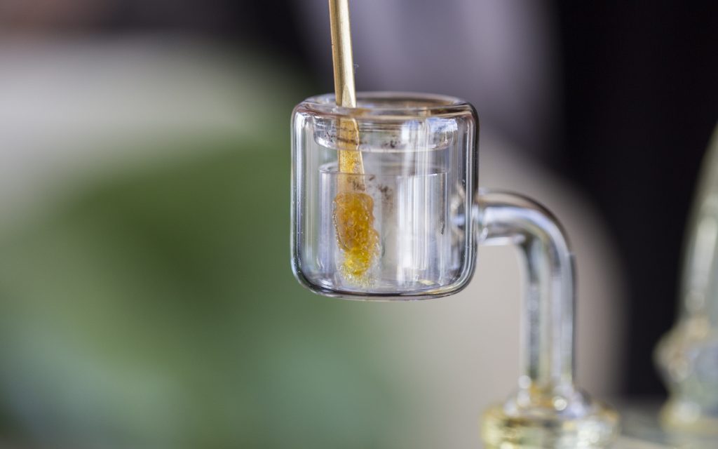 First-Time Dabbing Experience: What You Must Know