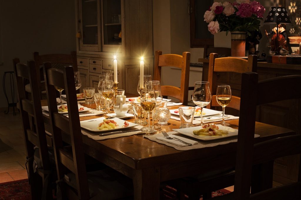 What to Know When Choosing a Dining Table