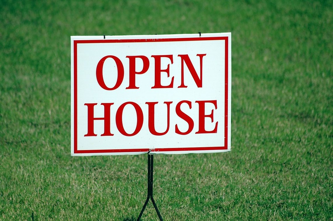 What Information Should Agents Include in Postcards for Open Houses?