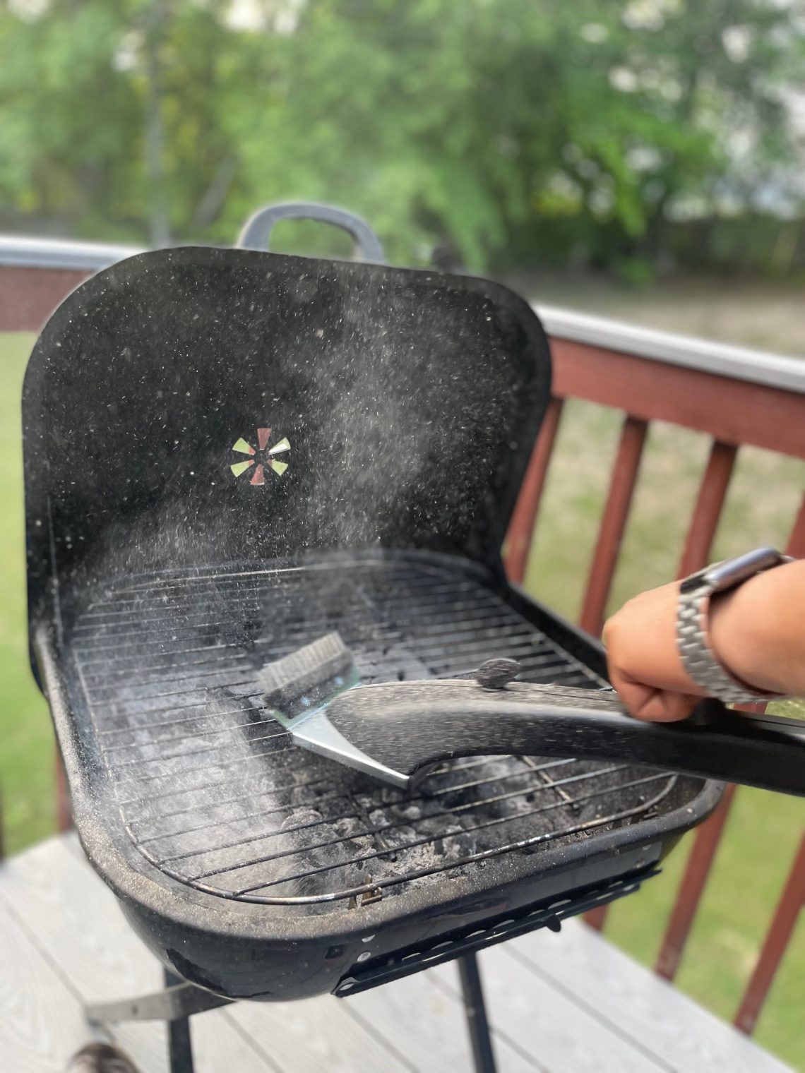 Make Cleaning Up Your Grill Easier With the Grill Daddy Brush